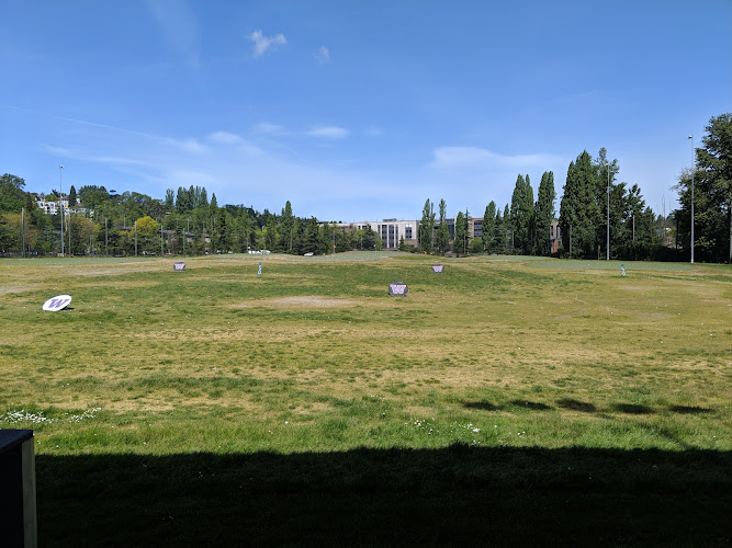 Member University of Washington Golf Range in Seattle 